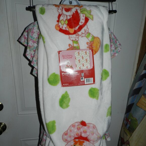 Strawberry Shortcake 🍓🍰Plush Throw/Blanket 2025🍰 50" X 60"🆕⌚📦🏃💨🚚 - Picture 7 of 16